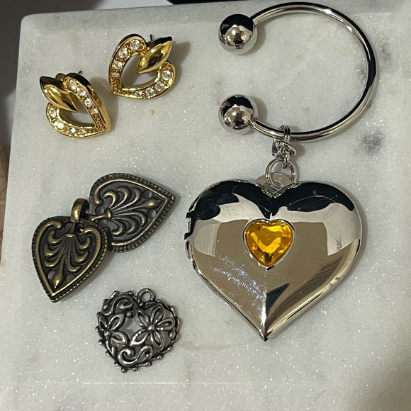 9 pcs. LOT of HEARTS Assorted Women's Silver & Gold Jewelries /Accessories - Picture 2 of 5
